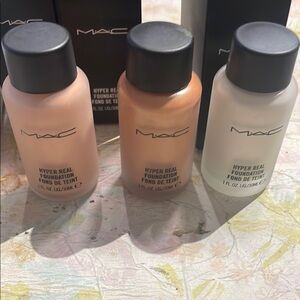 RARE !!!!! MAC Hyper Real Foundation